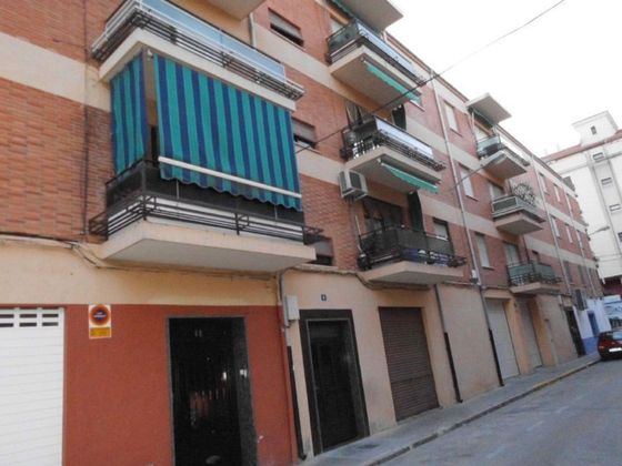 Foto 1 de Venta de piso en Almansa de 3 habitaciones con balcón