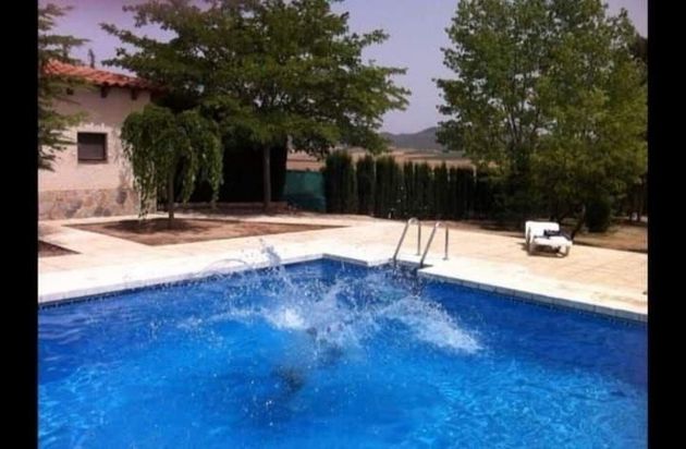 Foto 2 de Chalet en venta en Ayora de 6 habitaciones con piscina y jardín