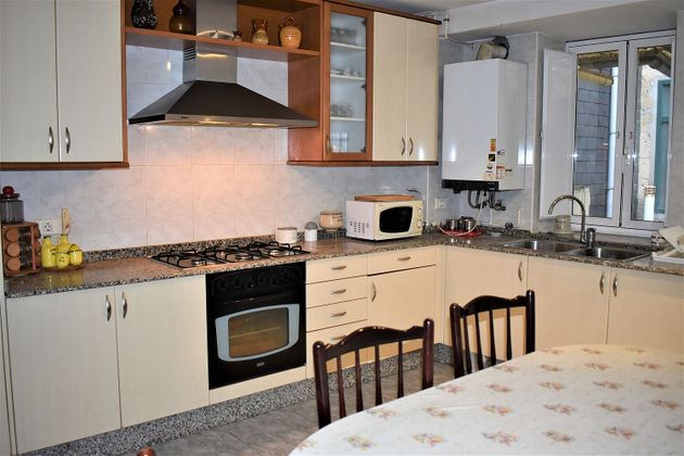 Foto 1 de Casa adossada en venda a Centro - Recinto Amurallado de 3 habitacions amb calefacció