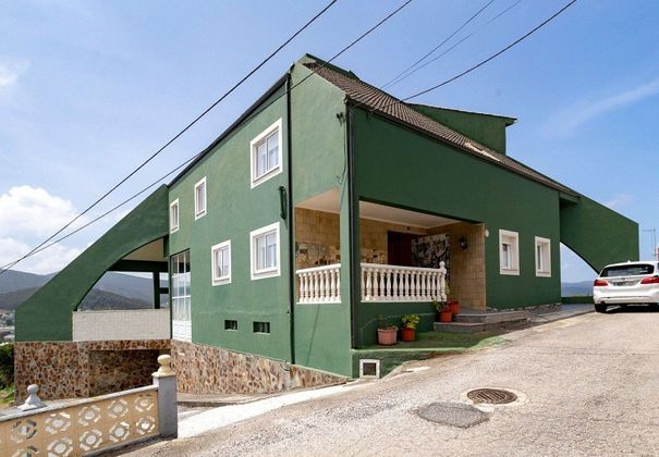 Foto 2 de Xalet en venda a Viveiro de 5 habitacions amb terrassa i jardí