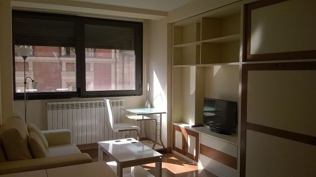 Foto 1 de Pis en lloguer a Centro - Salamanca de 1 habitació amb mobles i aire acondicionat