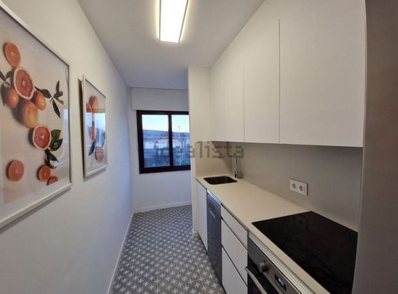 Foto 2 de Piso en venta en Redondela de 2 habitaciones con terraza y garaje
