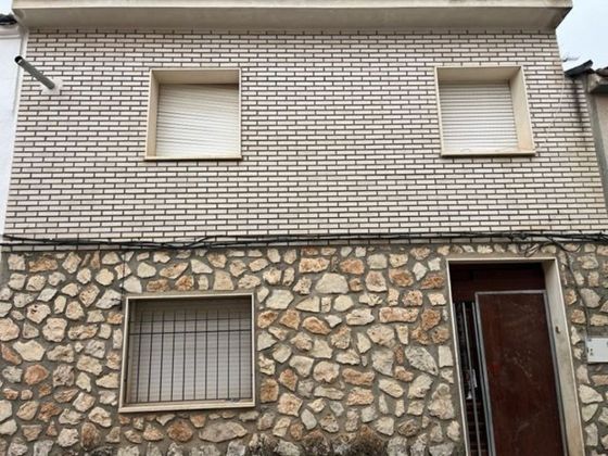 Foto 2 de Casa adossada en venda a calle Obra de 3 habitacions amb terrassa i balcó