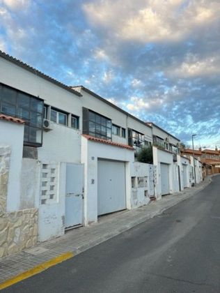Foto 1 de Venta de casa adosada en calle Rio Alberche de 3 habitaciones con terraza y jardín