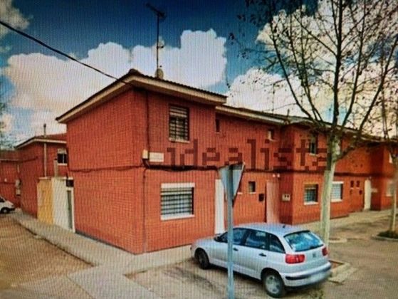 Foto 1 de Casa en venda a calle Manuel de Falla amb terrassa