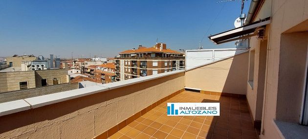 Foto 1 de Ático en venta en Hospitales - Campus de 2 habitaciones con terraza y balcón