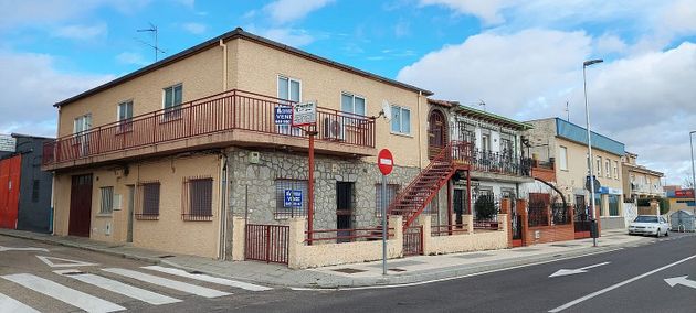 Foto 2 de Chalet en venta en calle De Jesús Arambarri de 4 habitaciones con terraza y garaje