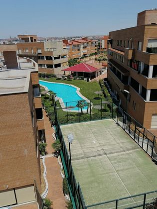 Foto 2 de Venta de piso en calle Juan de Herrera de 3 habitaciones con terraza y piscina