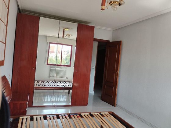 Foto 2 de Piso en venta en Villamayor de 3 habitaciones con garaje y calefacción