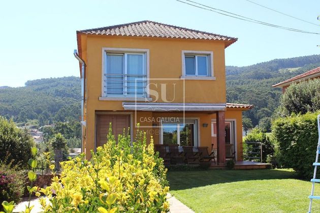 Foto 1 de Xalet en venda a Coruxo - Oia - Saiáns de 4 habitacions amb terrassa i piscina