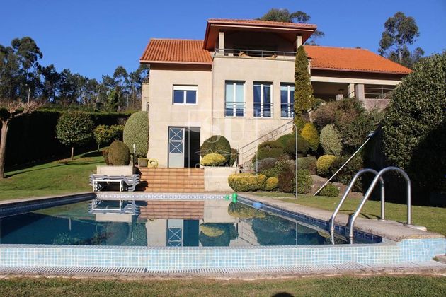 Foto 1 de Chalet en venta en Redondela de 5 habitaciones con terraza y piscina