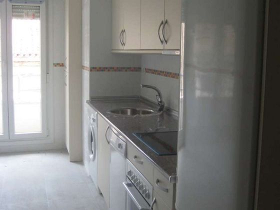Foto 1 de Pis en venda a Lardero de 3 habitacions amb garatge i calefacció