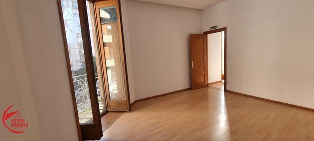 Foto 1 de Oficina en alquiler en Centro - Torrelavega con ascensor