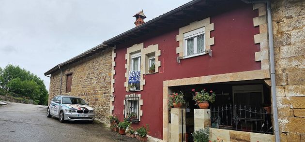 Foto 2 de Casa adosada en venta en Cieza (Cantabria) de 3 habitaciones con jardín y balcón