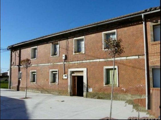 Foto 2 de Casa en venda a Burgo Ranero (El) de 3 habitacions i 1000 m²