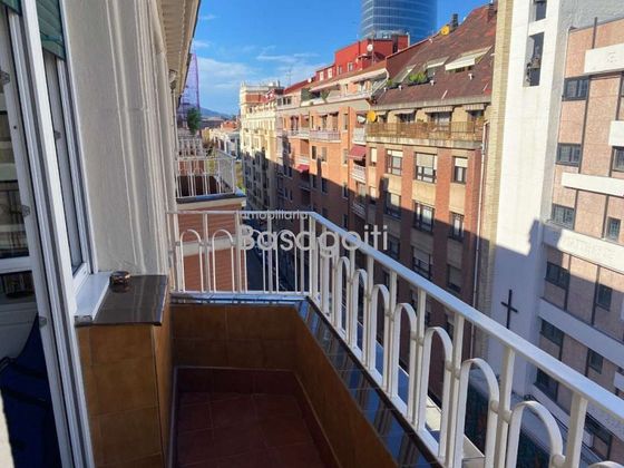 Foto 2 de Pis en venda a Barrio de Abando de 3 habitacions amb terrassa i calefacció