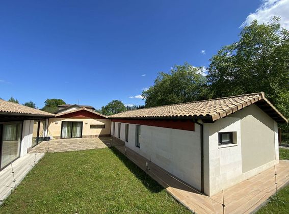 Foto 2 de Xalet en venda a Celorio-Poó-Parres de 4 habitacions amb terrassa i jardí