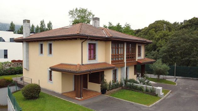 Foto 2 de Casa en venda a Llanes de 4 habitacions amb terrassa i jardí