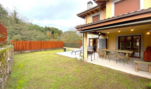 Foto 1 de Casa en venda a Llanes de 5 habitacions amb terrassa i jardí