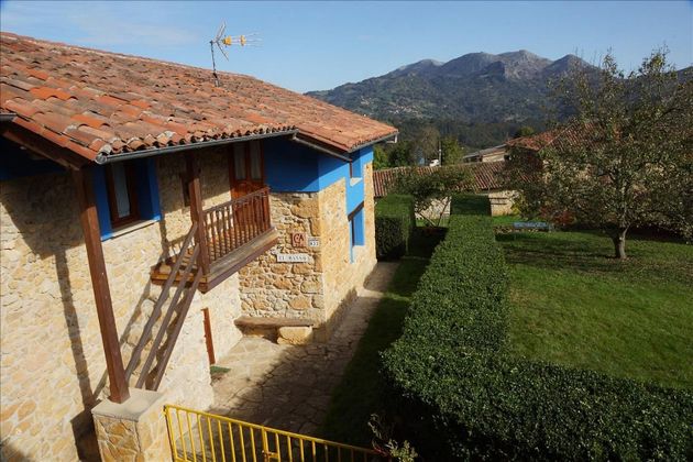 Foto 1 de Chalet en venta en Piloña de 7 habitaciones con terraza y jardín