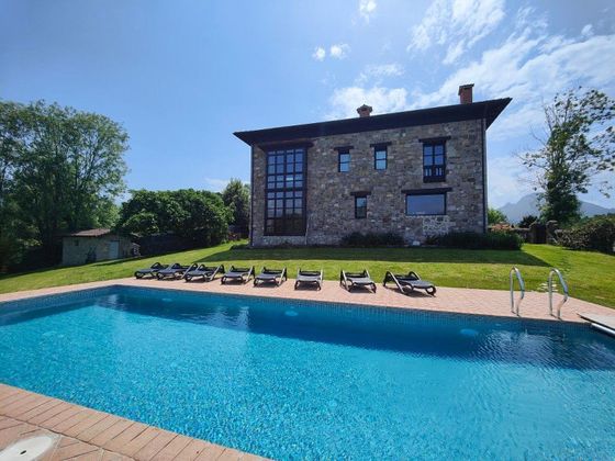 Foto 1 de Casa en venda a Cangas de Onís de 5 habitacions amb terrassa i piscina