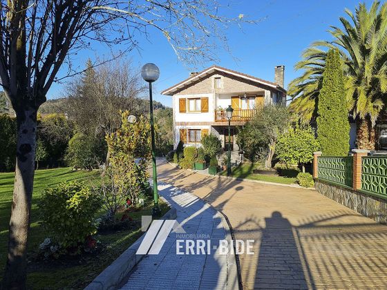 Foto 2 de Casa en venta en calle Ergoien Auzoa de 6 habitaciones con terraza y piscina