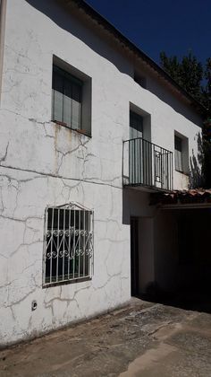 Foto 2 de Casa en venta en calle Carrehontoria de 6 habitaciones con jardín y balcón