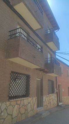 Foto 2 de Casa en venda a calle Vallejo de 7 habitacions amb balcó i calefacció