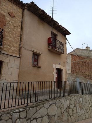 Foto 2 de Casa adossada en venda a calle El Rollo de 5 habitacions amb jardí