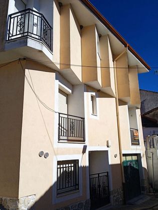 Foto 2 de Casa en venda a travesía Calvario de 4 habitacions amb piscina i balcó