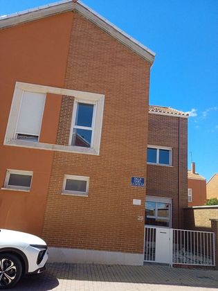Foto 1 de Casa en venda a calle Isabel la Católica de 4 habitacions amb terrassa i garatge