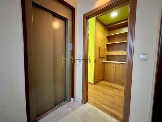 Foto 2 de Ático en venta en Ensanche - Sar de 3 habitaciones con calefacción y ascensor