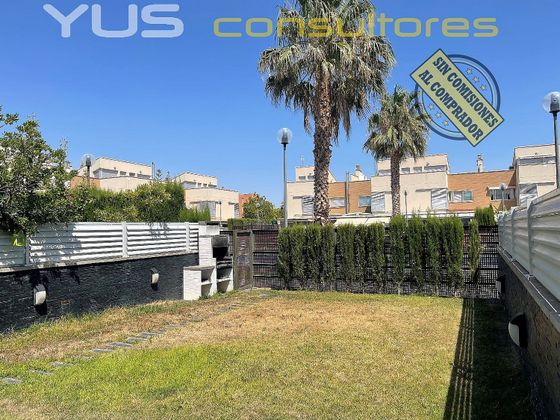 Foto 2 de Casa adossada en venda a Valdespartera - Arcosur de 4 habitacions amb terrassa i piscina
