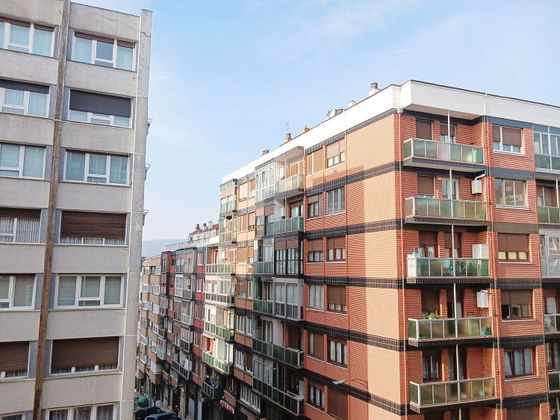 Foto 1 de Piso en venta en Santutxu de 3 habitaciones con balcón y ascensor