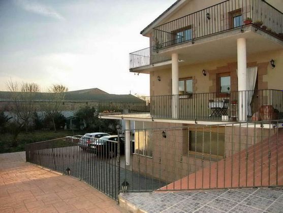 Foto 1 de Xalet en venda a Remolinos de 6 habitacions amb terrassa i piscina
