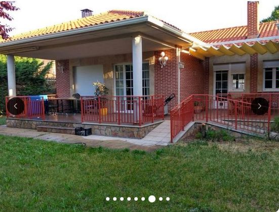 Foto 1 de Xalet en venda a Villamayor de 4 habitacions amb terrassa i piscina