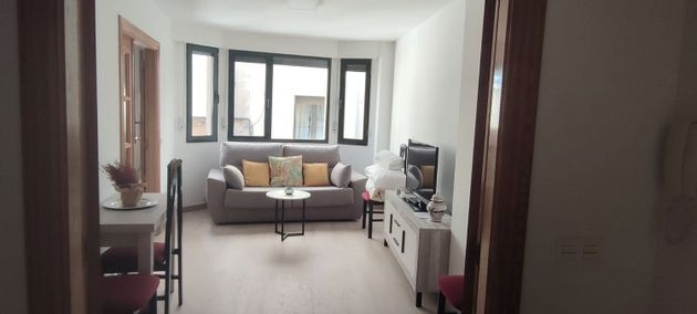 Foto 2 de Pis en lloguer a Canalejas - Gran Vía de 1 habitació amb mobles i calefacció