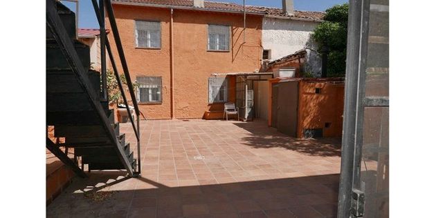 Foto 1 de Casa en venda a Navalilla de 5 habitacions amb garatge i jardí