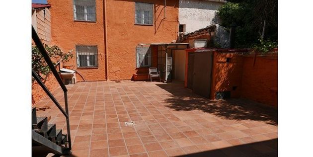 Foto 2 de Casa en venda a Navalilla de 5 habitacions amb garatge i jardí