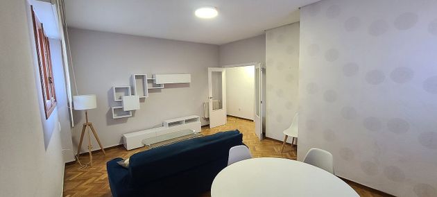 Foto 2 de Alquiler de piso en Ezequiel González - Conde de Sepúlveda de 3 habitaciones con terraza y piscina