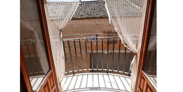 Foto 2 de Casa adosada en venta en Carbonero el Mayor de 4 habitaciones con garaje y balcón