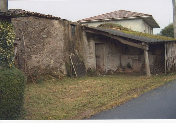 Foto 2 de Casa en venta en calle As Nogueiras de 4 habitaciones con garaje