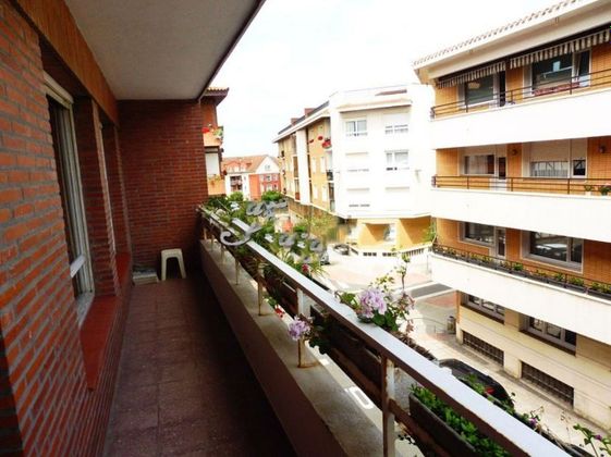 Foto 1 de Venta de piso en Usategui de 5 habitaciones con terraza y garaje
