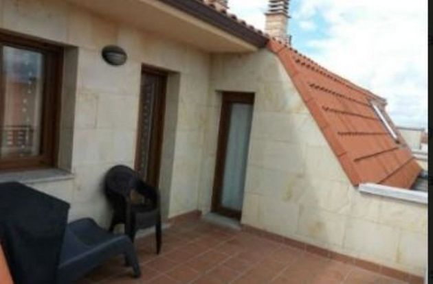 Foto 1 de Venta de ático en Villares de la Reina de 1 habitación con terraza y piscina