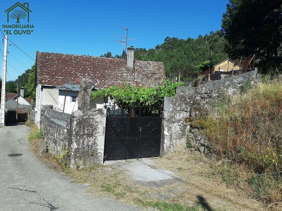 Foto 2 de Casa en venda a Mondariz de 4 habitacions amb jardí