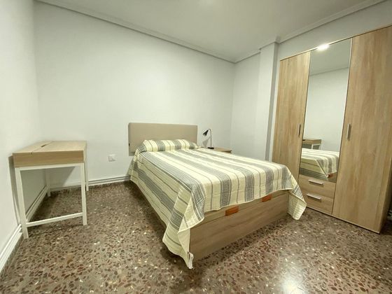 Foto 1 de Piso en alquiler en Franciscanos de 4 habitaciones con terraza y muebles