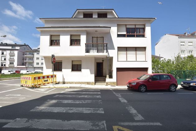 Foto 1 de Casa en venda a calle Rosalía de Castro de 7 habitacions amb garatge i jardí