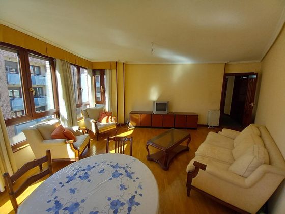 Foto 2 de Piso en venta en Corrales de Buelna (Los) de 3 habitaciones con garaje y balcón