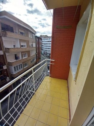 Foto 1 de Pis en lloguer a Centro - Torrelavega de 3 habitacions amb terrassa i mobles