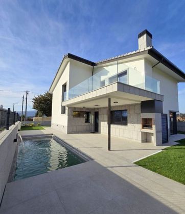 Foto 2 de Xalet en venda a Redondela de 4 habitacions amb terrassa i piscina